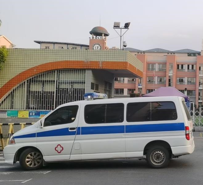 韶关救护车出租护送骨折病人一公里多少钱